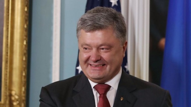 Порошенко накануне митинга своей партии на Банковой улетел в Турцию на чартере за 15 000 евро