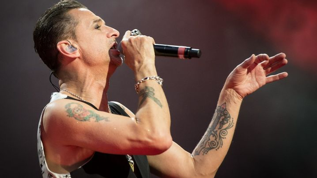 Вокалиста Depeche Mode госпитализировали накануне концерта в Киеве