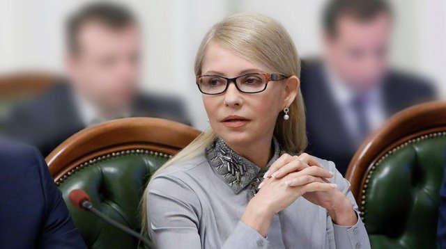 Тимошенко застукали в Раде на пикантном жесте