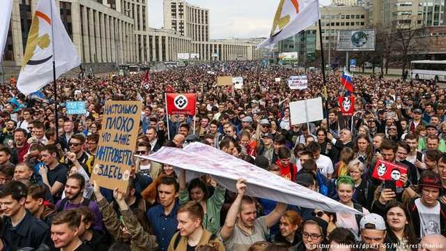 В Москве учительница отчитала школьника за участие в протестах. После этого его вызвали в полицию