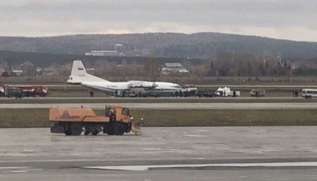 Военный самолет из Челябинска совершил аварийную посадку «на брюхо» в Екатеринбурге