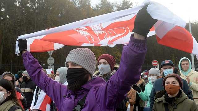 В Беларуси прошел Марш против террора: на улицы Минска вывели военную технику