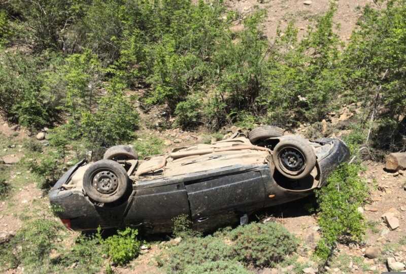 Два человека погибли после падения автомобиля в обрыв в Дагестане