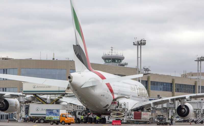 На территории аэропорта Домодедово произошло столкновение водовоза с Airbus 380-800, который направлялся в Дубай