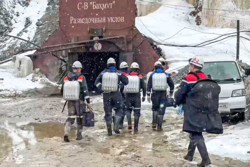 Из-за произошедшей трагедии в амурской шахте, где погибли 13 горняков, задержали двух сотрудников Ростехнадзора