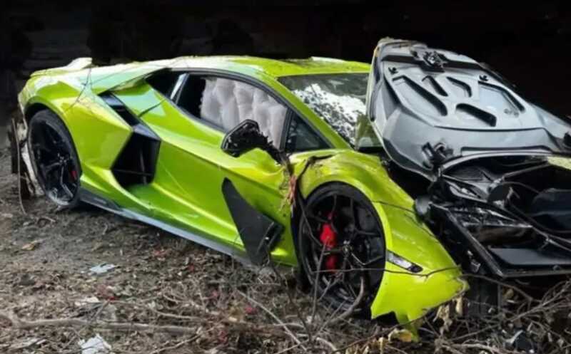 В Ливане разбили новейший Lamborghini Revuelto: работник автосалона не справился с управлением