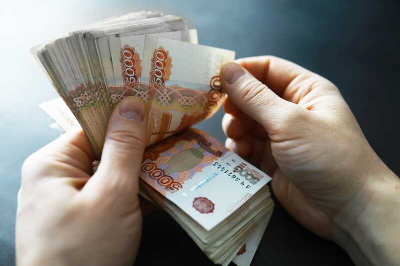 В Белгороде злоумышленники обманули местную жительницу на сумму 5,5 миллиона рублей и вынудили ее отправиться в Москву