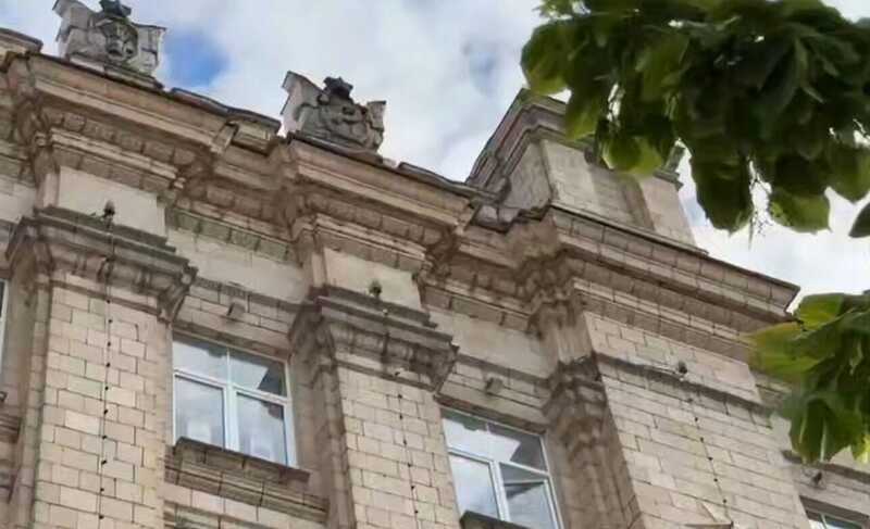 Беспилотник атаковал здание правительства Белгородской области
