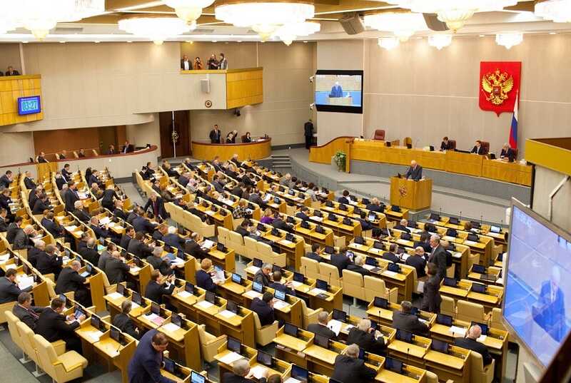 Госдума рассмотрит запрет на авторамки с оскорбительными надписями