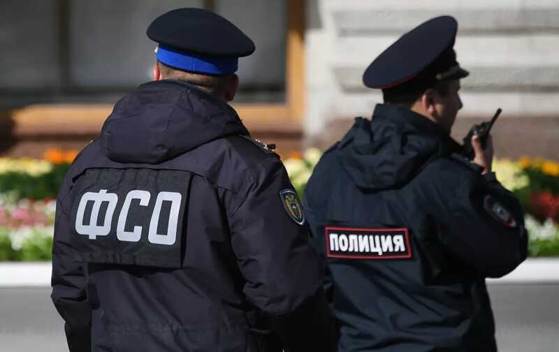 В Москве возле Белорусского вокзала силовики оцепили внедорожник