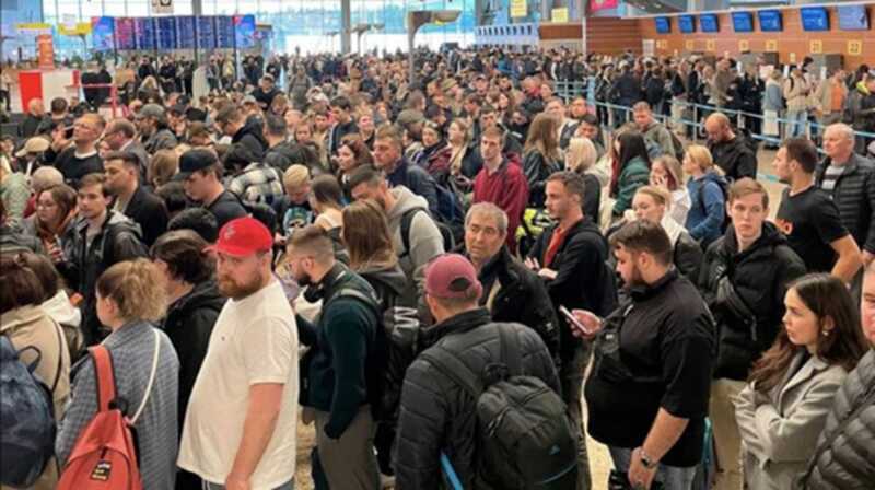 Российские путешественники провели 9 Мая в Анталье в аэропорту вследствие задержки рейса