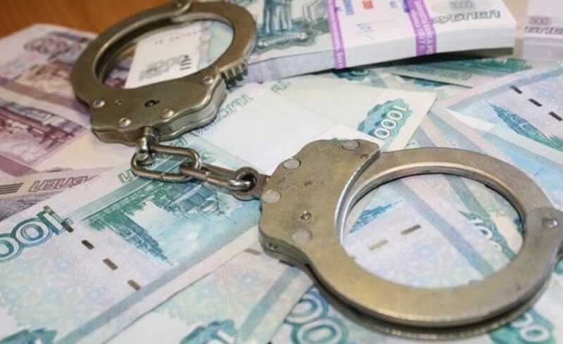 Полковника, которого жена вытаскивала из ямы, обвинили в вымогательстве у военных