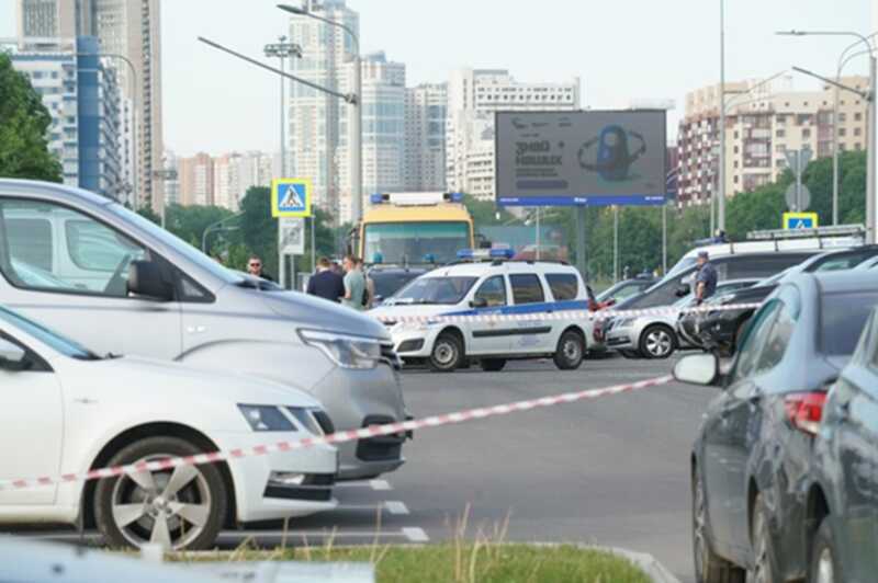 Появились кадры автомобиля в Москве, который, возможно, был заминирован