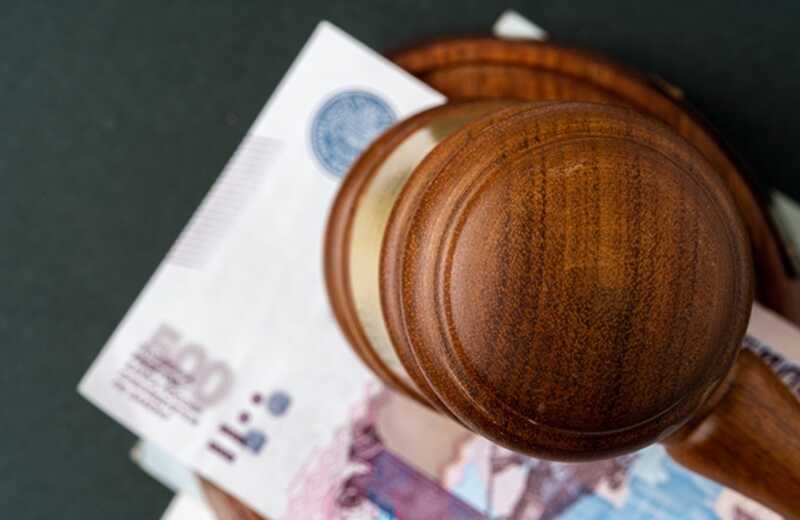 Жительницу Севастополя оштрафовали за критику армии России и поддержку Украины