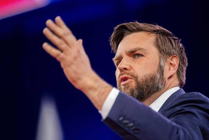 Джей Ди Вэнс использует конфликт Трампа и Маска для политической карьеры
