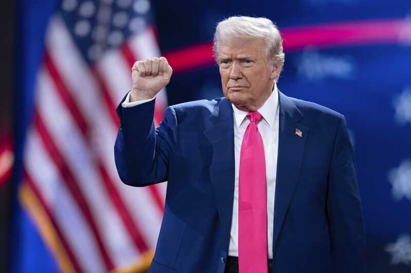 Трамп сообщил о срочном совещании по ситуации между Ираном и Израилем