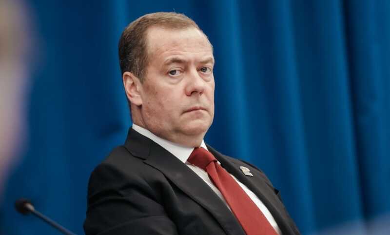 Трамп раскритиковал Медведева за заявления о поставках ядерного оружия Ирану