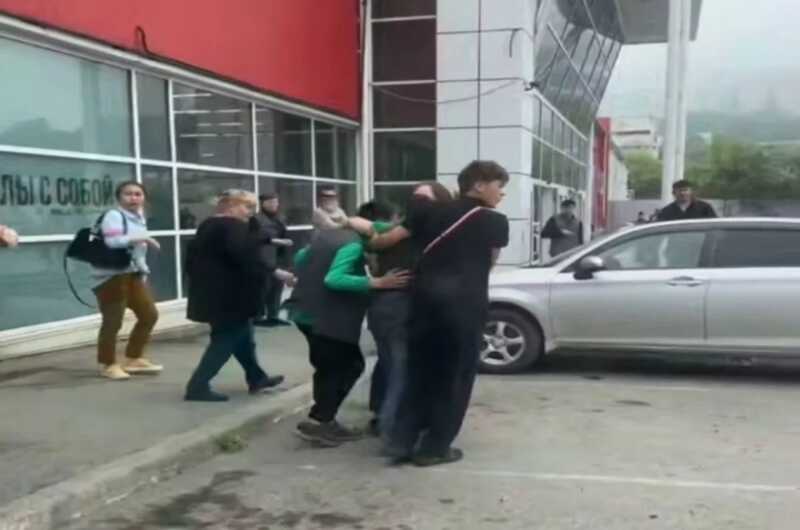 Во Владивостоке в гипермаркете «Реми» произошла газовая утечка