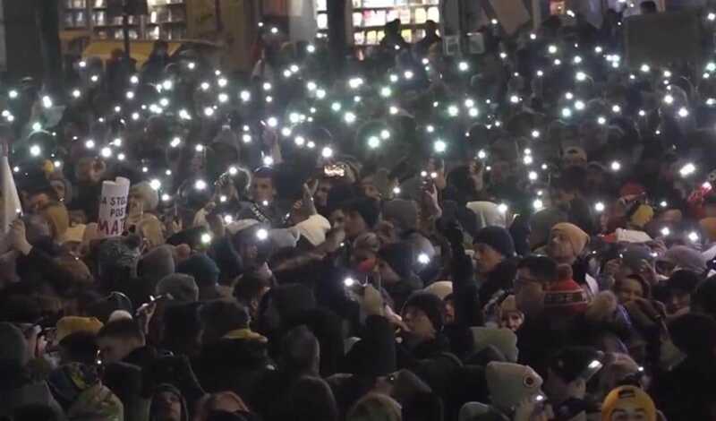 В Белграде происходят протесты и уличные столкновения