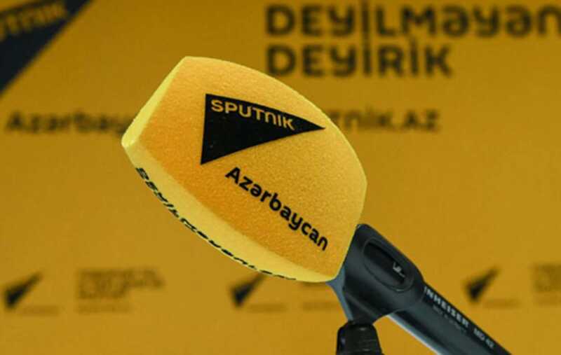 В Баку сотрудники полиции прибыли в офис Sputnik Азербайджан