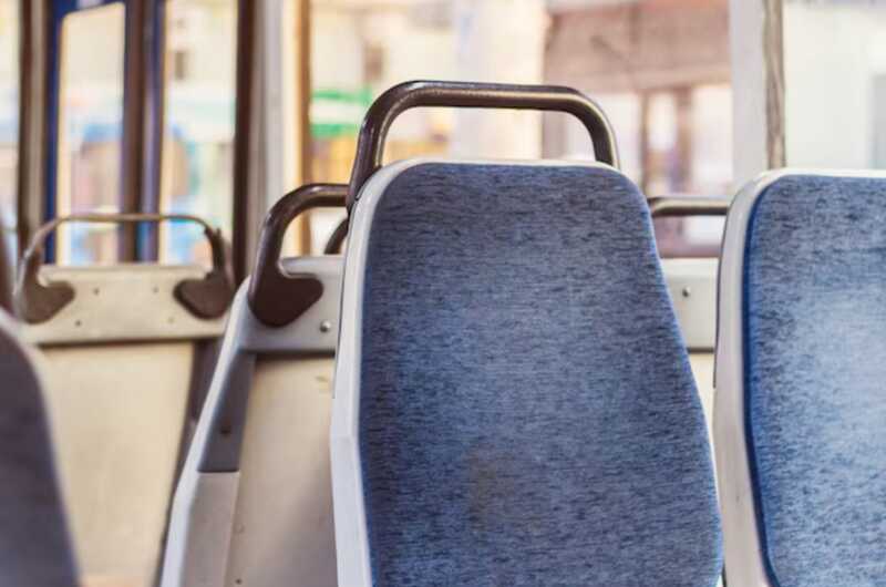 Химическое вещество обожгло двух пассажирок автобуса в Петербурге