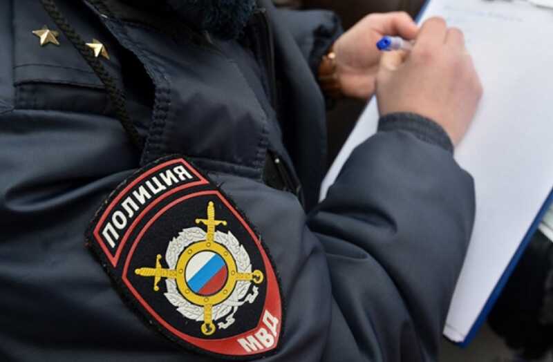 В Москве девушка получила удар ногой в спину за отказ познакомиться