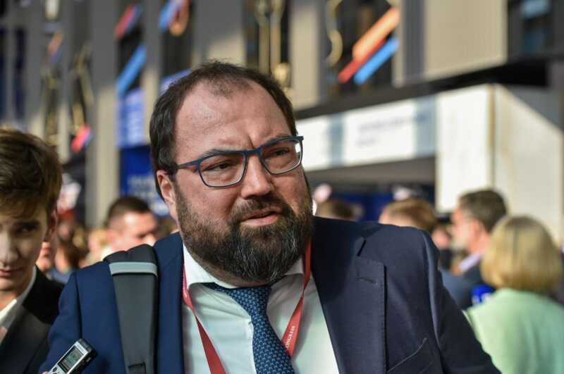 Министр цифрового развития Шадаев высказался в поддержку выборочного наказания за "экстремистские" поисковые запросы в интернете