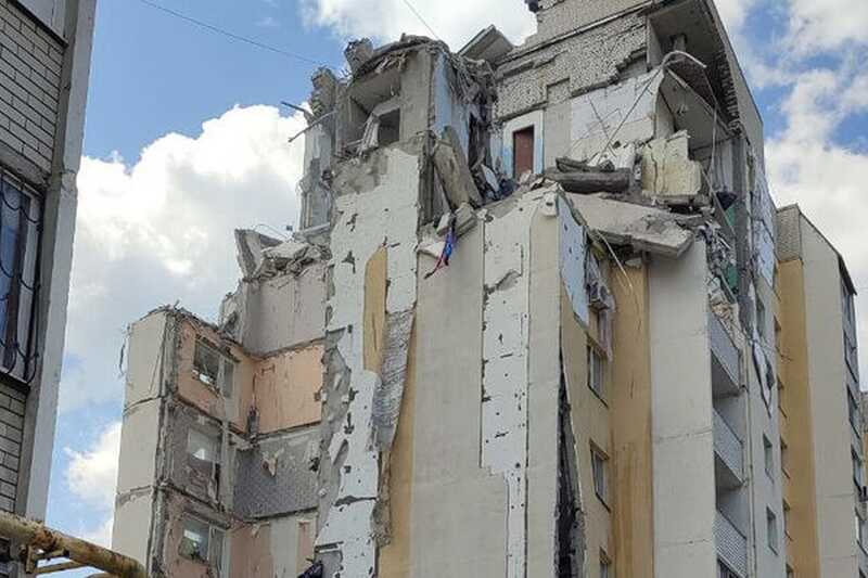 Камеры зафиксировали момент взрыва в жилом доме в Саратове