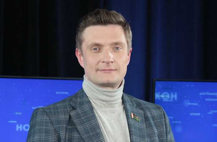 Министр культуры Беларуси Руслан Чернецкий приехал в колонию на спектакль о войне