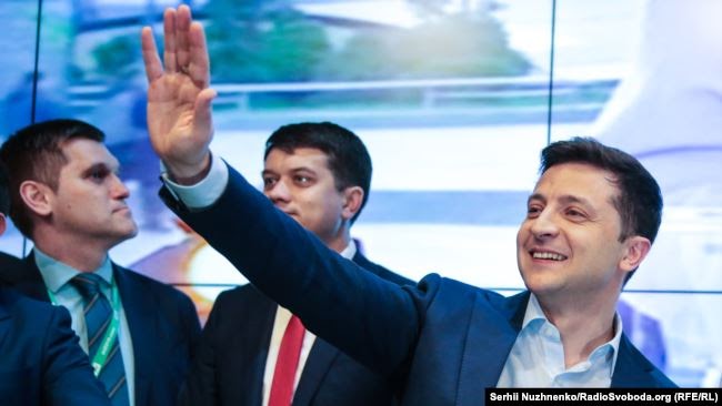 Восени 2019-го Володимир Зеленський підписав закон, який зобов’язав керівництво СБУ подавати декларації на загальних засадах
