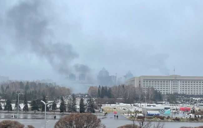 Алматы в огне. В городе горят мэрия и прокуратура